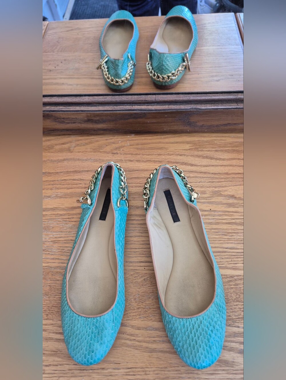 Rachel Zoe Italy Turquoise Snake Leather Chain Flats 7.5 Fits Like 7